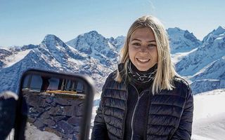 Chiara Gemperle während einer Produktion für Engadin Tourismus.