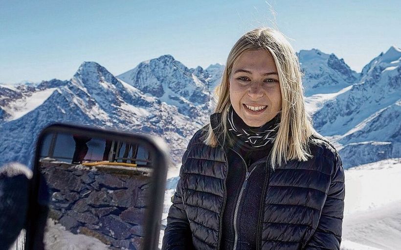 Chiara Gemperle während einer Produktion für Engadin Tourismus.