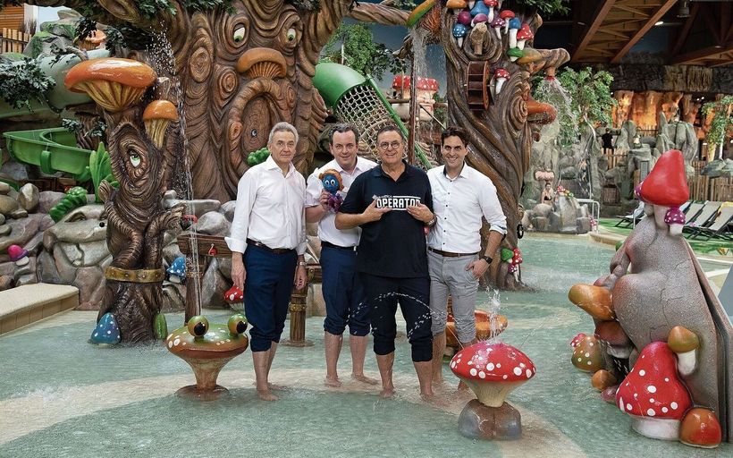 Die Familie steht im Zentrum: Mit Thomas Mack (r.) posieren in Rulantica sein Onkel Jürgen, sein älterer Bruder Michael und sein Vater Roland Mack. (v.l.)