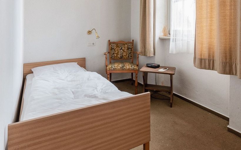 Dieses Einzelzimmer wirkt anonym und kalt. Alleinreisende mögen es aber wie alle anderen Gäste gemütlich und komfortabel.