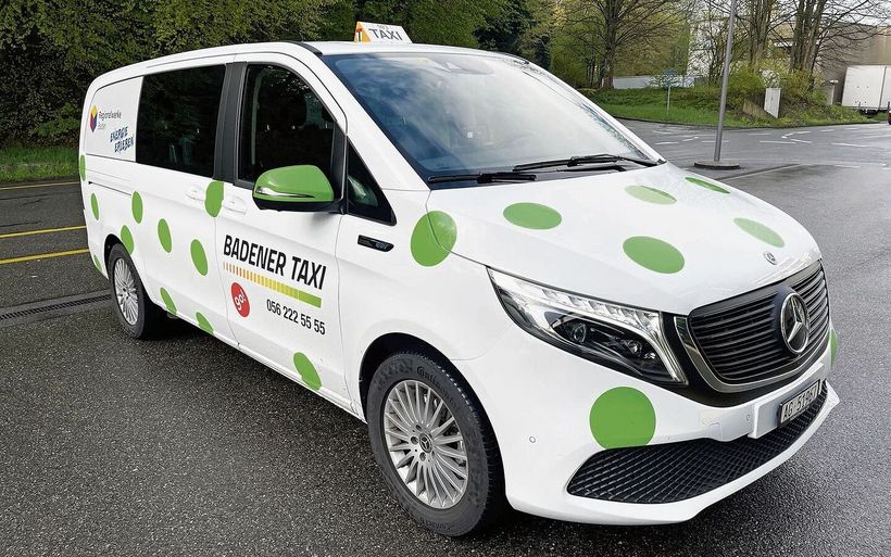 Der Mercedes-Benz EQV bietet Platz für acht Personen und hat eine Reichweite von bis zu 378 Kilometern.