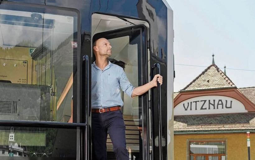 Jörg Lustenberger im neuen Zug der Rigi-Bahnen.