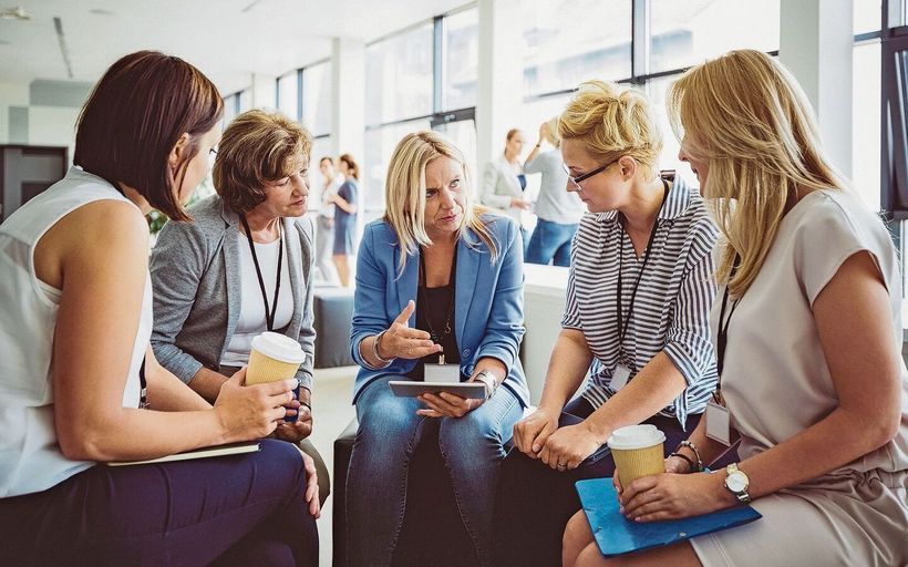 Wenn Mitarbeitende im Freundeskreis positiv von der Arbeit erzählen, hilft das dem Hotel.