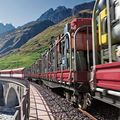 In der Schweiz und in Liechtenstein transportieren die SBB das Reisegepäck bequem von Tür zu Tür. 