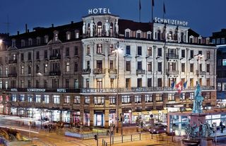 Das Hotel Schweizerhof in Zürich soll Solarpanels auf dem Dach erhalten. Die Gespräche mit der Denkmalpflege laufen.
