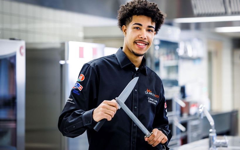 Lerndender in der Küche