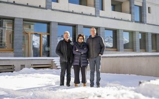 Vor dem Hotel Maistra 160 Pontresina