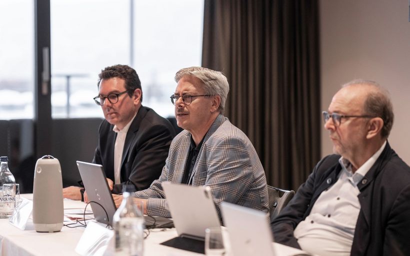 Bilanzpressekonferenz der Kursaal Bern AG (v.l.): Lorenz Perren, CFO Kursaal Bern AG, Kevin Kunz, CEO Kursaal Bern AG, und Prof. em. Dr. Daniel Buser, Verwaltungsratspräsident der Kursaal Bern AG.