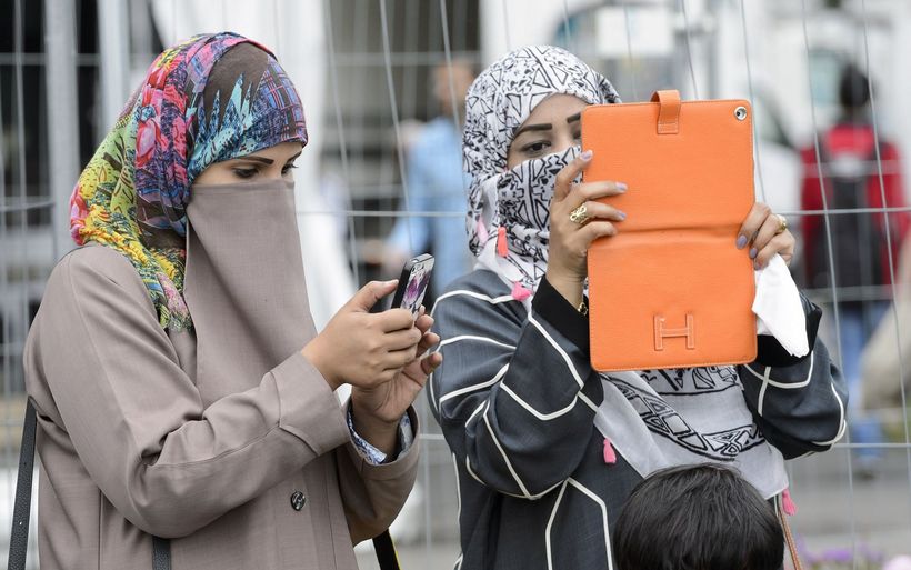 Bei arabischen Gästen ist das Smartphone immer mit dabei.