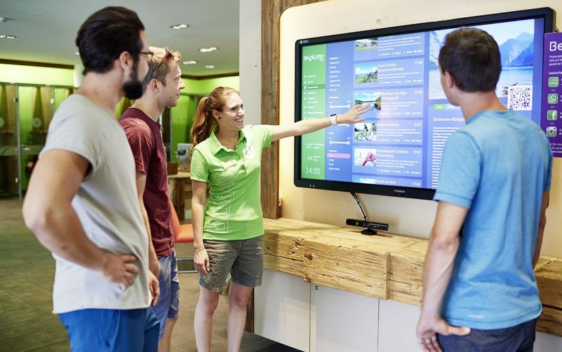 Smartboard im Eingangsbereich