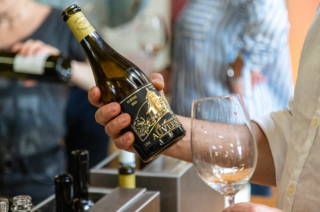 une bouteille de Maison Carrée