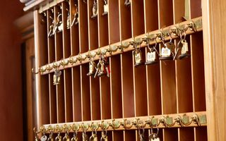 Schlüssel an einer Rezeption