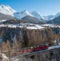 Zug im Engadin im Winter