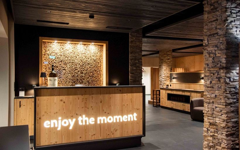 Empfangsbereich des Hotels Eiger in Grindelwald.