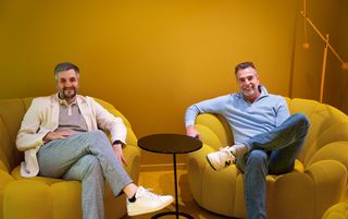 Daniel Zelling, Gründer und CEO von Opensmjle,  und Michael Mitterhofer, CEO von Reguest (v.l.) 