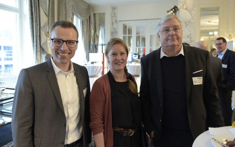 Richard Kämpf vom Seco, Tina Müller vom Netzwerk Schweizer Pärke, Stephan Kurmann, Beauftragter Parahotellerie Schweiz