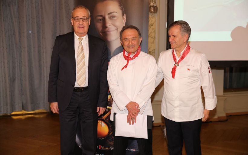 Le conseiller fédéral, le Mérite d'honneur et un chef