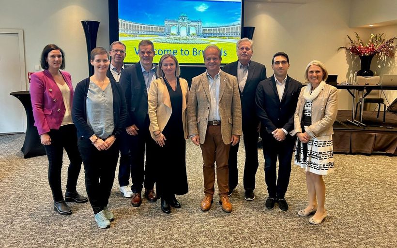 Vertreterinnen und Vertreter der Mitgliedsstaaten der Hotelstars Union: Maria Schreiner, Österreich, Christin Neumann, Deutschland, Thomas Allemann, Schweiz, Markus Luthe, Deutschland, Iryna Sidletska, Ukraine, Thierry Lemahieu, Belgien, Jan Fischer, Dänemark, Mikayel Mayrapetyan, Armenien, und  Maria Dinböck, Österreich (v.l.)