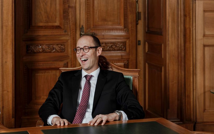 Martin Candinas im Büro des Nationalratspräsidenten