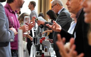 Des dégustateurs de Bordeaux