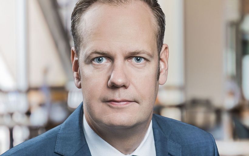 Philipp Maurer hat einen Abschluss als Hotelbetriebswirt der Hotelfachschule Berlin.