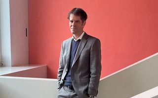 Der gebürtige Thurgauer Ziegler verfügt über Abschlüsse im Hotelfach und in Betriebswirtschaft sowie in darauf aufbauenden Weiterbildungen