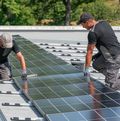Mit Contracting zur Solaranlage: Dienstleister wie SRS kümmern sich um alles – von der Planung über die Finanzierung bis zum Betrieb.