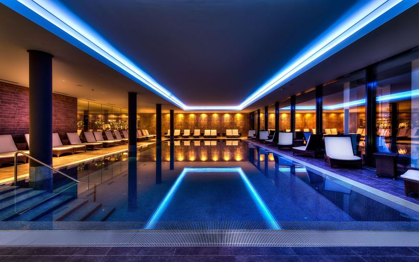 Der Pool des Wellnesshotel Golf Panorama