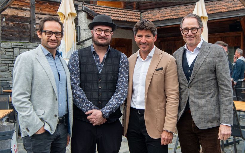 Marc Tischhauser (Geschäftsführer GastroGraubünden), Urs Auchter (Vorstandsmitglied Hotel Gast-ro Lenzerheide und Ansprechpartner für GastroGraubünden), Thomas Vogt (Präsident Hotel Gastro Lenzerheide) und Jürg Domenig (Geschäftsführer HotellerieSuisse Graubünden).