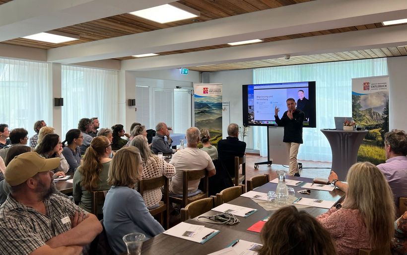 Andreas von Gunten bei seinem Referat zum Thema «KI-Tools im Alltag»