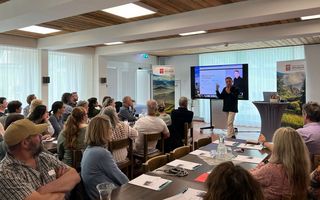 Andreas von Gunten bei seinem Referat zum Thema «KI-Tools im Alltag»