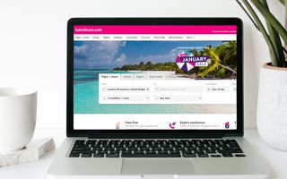 Laptop, auf dem die LM Website geöffnet ist.