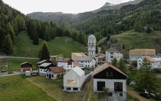 Weisse Turm in Mulegns