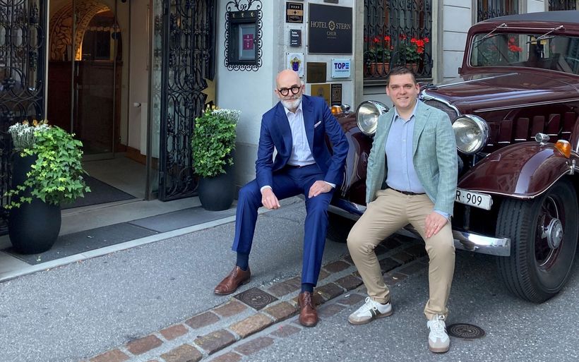 Foppa und Müller vor dem Hotel Stern Chur