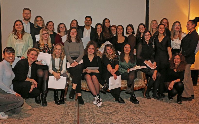 Die berufsbegleitende Klasse der IST mit ihrem Diplom «Tourismusfachfrau/-mann HF».