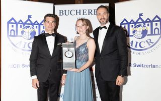 Damien Riedo, Direktor von Bucherer Lausanne, Carmen Többen, Romain Aranda, Präsident der AICR Schweiz (v.l). 