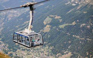 Verglaste Seilbahnkabine das Bergbahnunternehmen Remontées Mécaniques Grimentz-Zinal SA
