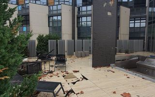 Grand Hôtel des Endroits: les dégâts autour de la piscine.