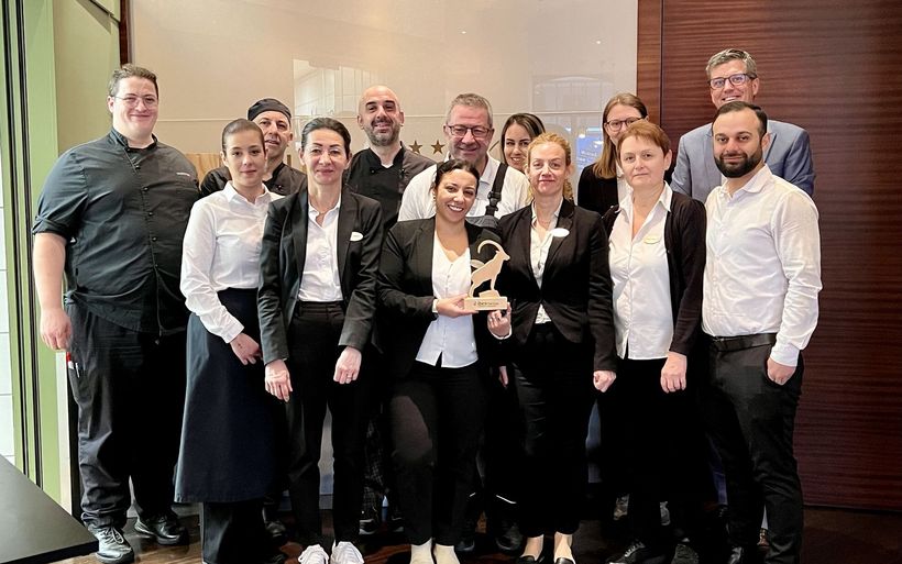 Das Team vom «Waldstätterhof» mit Direktor Thorsten Fink (hinten rechts) 