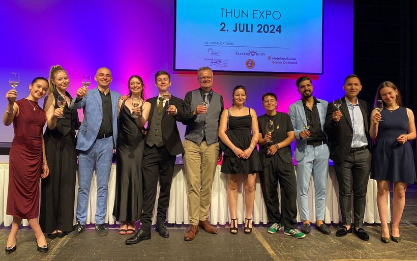 Alle erfolgreichen Restaurantfachfrauen und Restaurantfachmänner EFZ des Bildungszentrums Interlaken