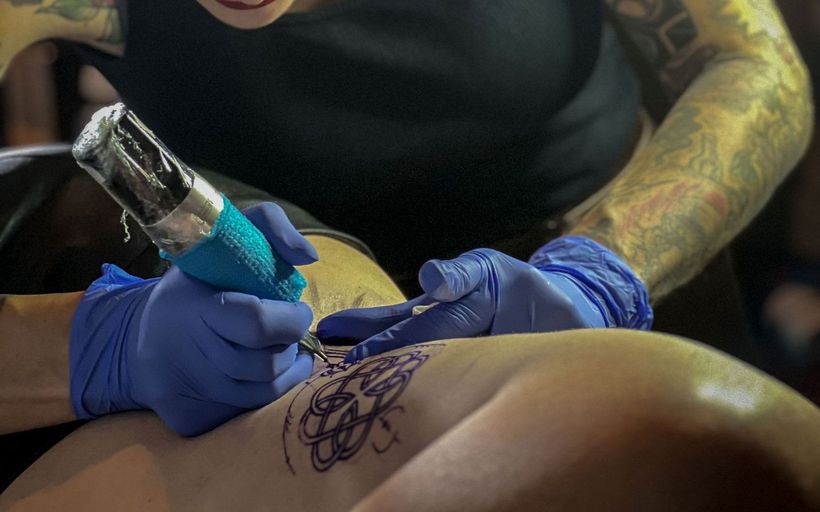 Am Eröffnungsfest konnte man sich tätowieren lassen. 