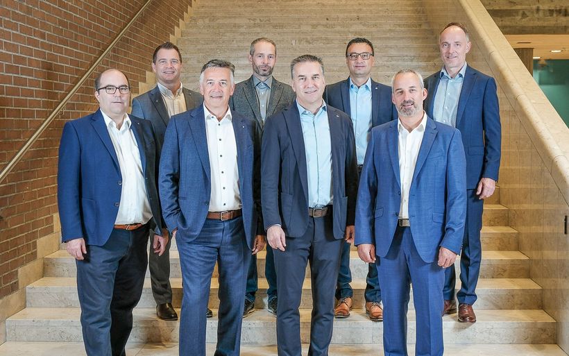 Der Vorstand von Seilbahnen Schweiz (hinten v.l.n.r): Michele Beffa, Antoine Micheloud, Michael Ackermann, Adrian Jordan, (vorne v.l.n.r) Valentin König, Berno Stoffel (Direktor), Hans Wicki (Präsident), Marco Luggen. Abwesend: Fréderic Füssenich