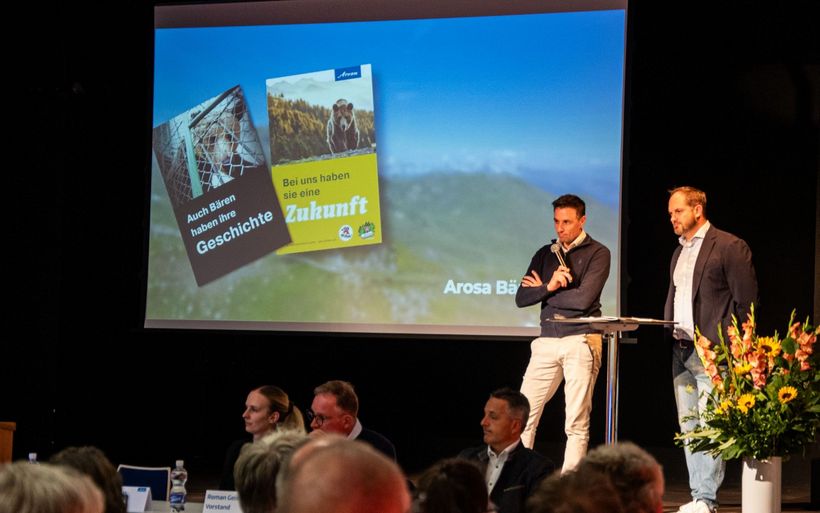 Arosa Tourismus-Präsident Pascal Jenny (l.) und Direktor Roland Schuler blicken an der Generalversammlung auf das vergangene Geschäftsjahr zurück.