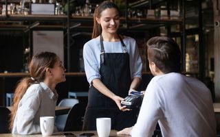 Bezahlung im Restaurant