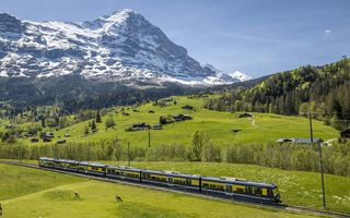 BOB Zug mit Eiger im Hintergrund