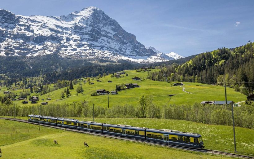 BOB Zug mit Eiger im Hintergrund
