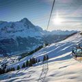 Firstbahn im Winter mit Blick auf Grindelwald
