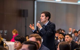 étudiant participant au sommet