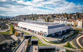 In der neuen St. Galler Kantonalbank Halle haben bis zu 12'000 Personen Platz.