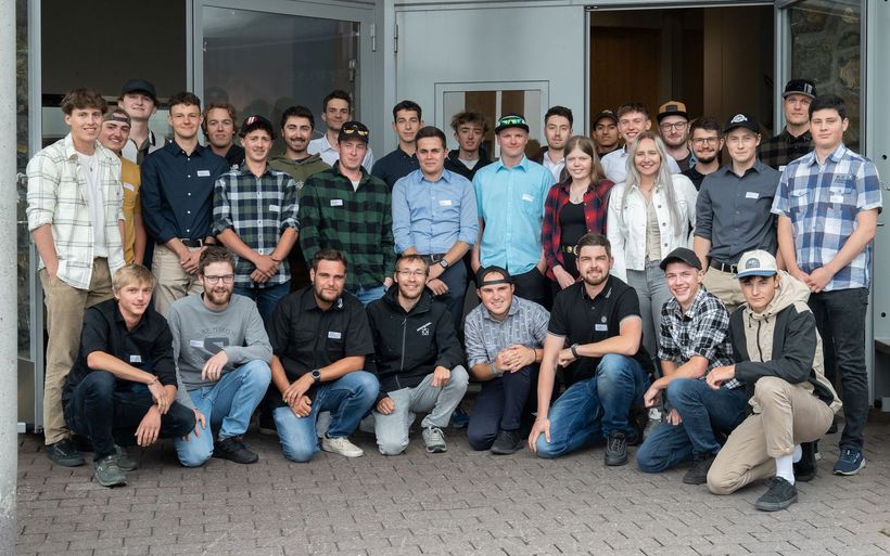 Die frisch gebackenen Seilbahnmechatronikerinnen und -mechatroniker sowie Seilbahner und Seilbahnerinnen